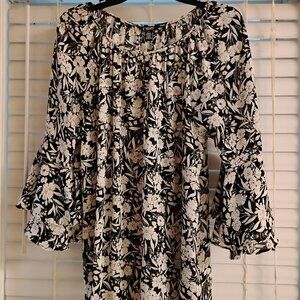 CHAPS. 3/4 scalloped sleeve. Black, pink and cream flower print. Large.